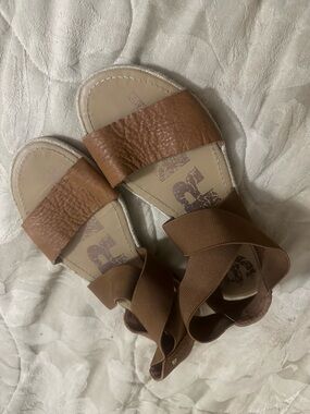 Brown Girls' Elastic Strap Sandals